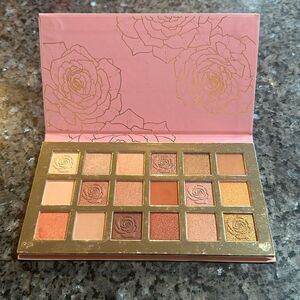 Ellen Tracy Rosy Pinks Eyeshadow Palette